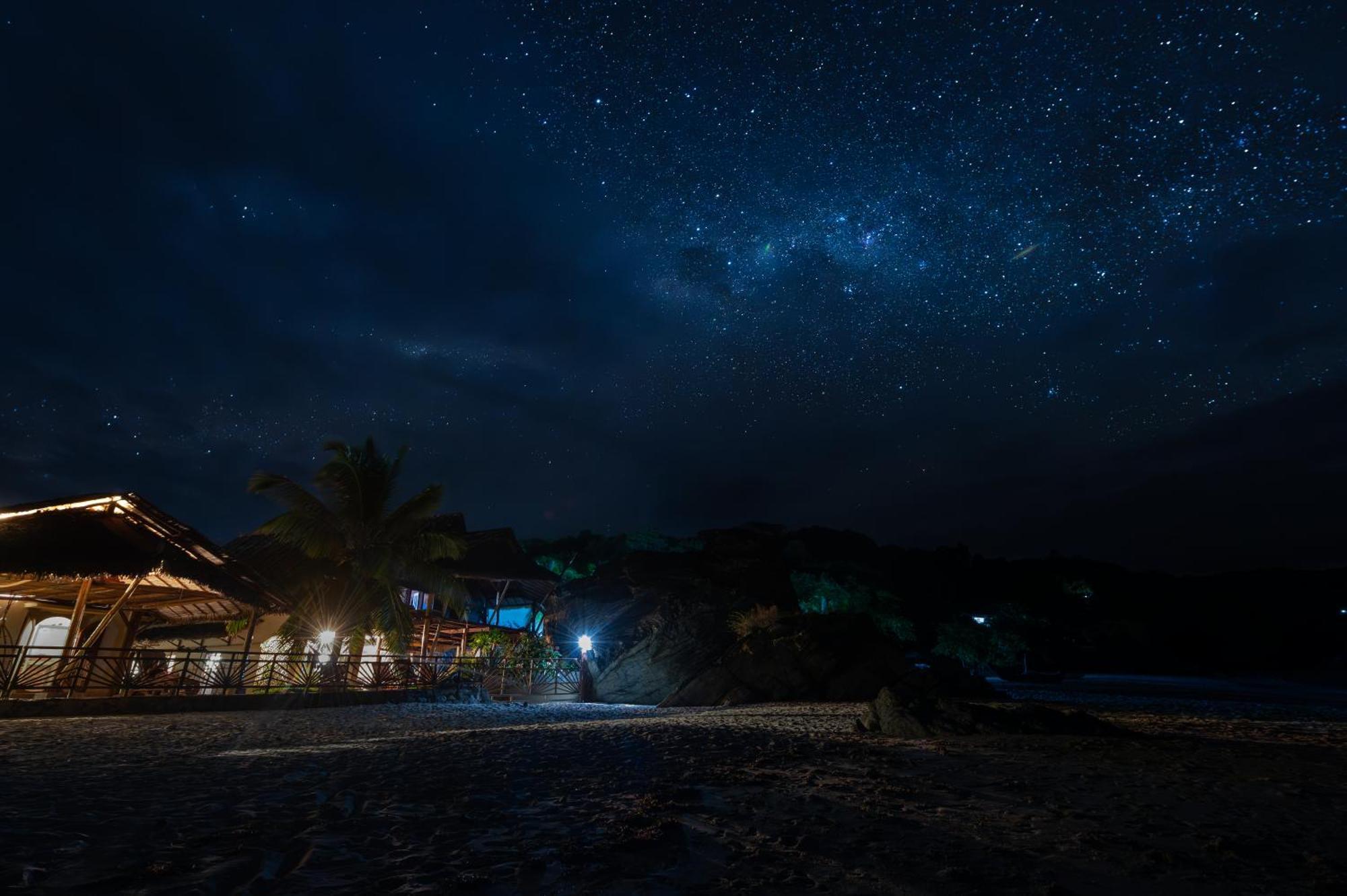 Shambala Madagascar: Beachfront Lodge And Adventures Ambolobozo Exterior photo