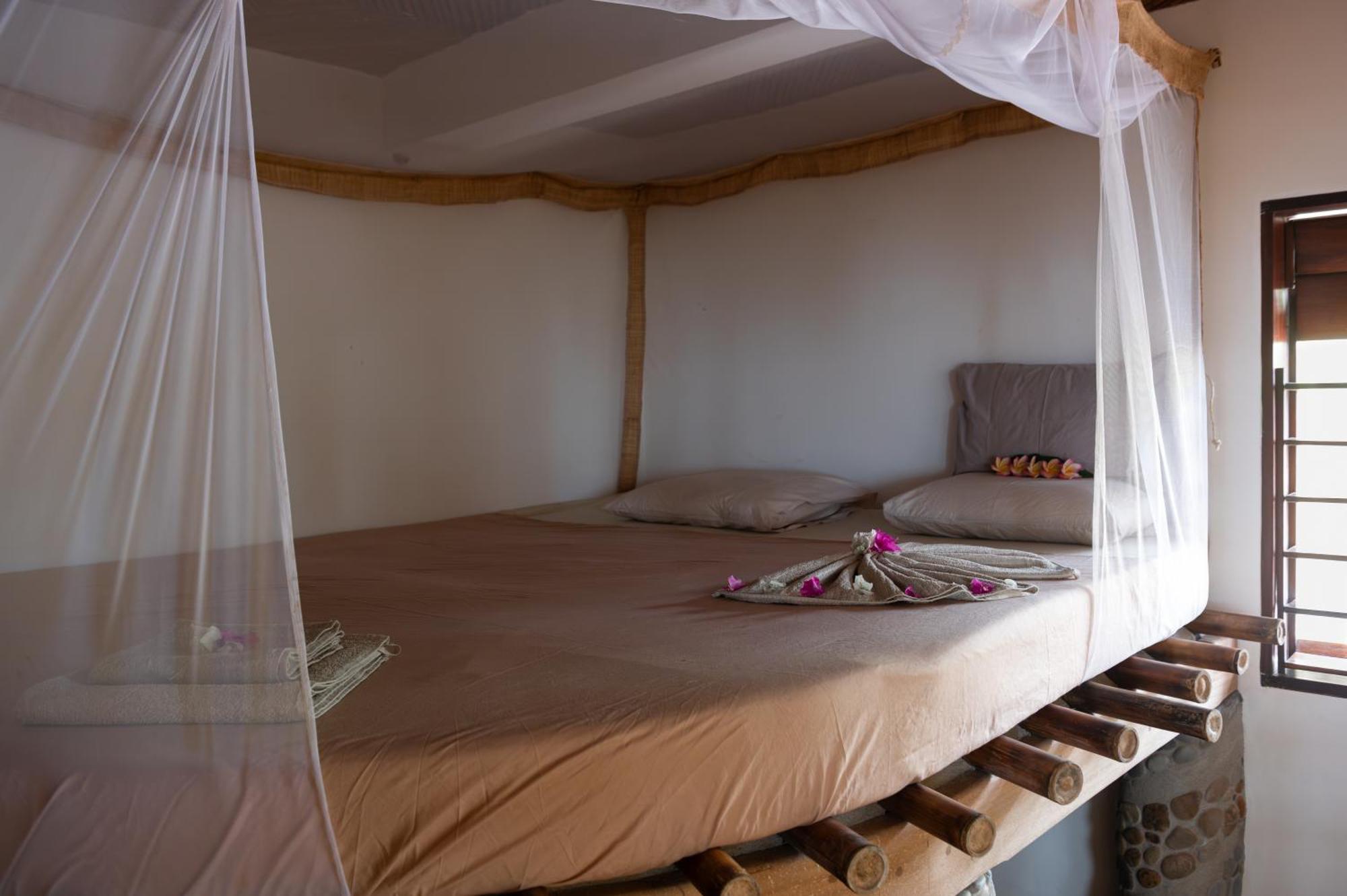 Shambala Madagascar: Beachfront Lodge And Adventures Ambolobozo Exterior photo