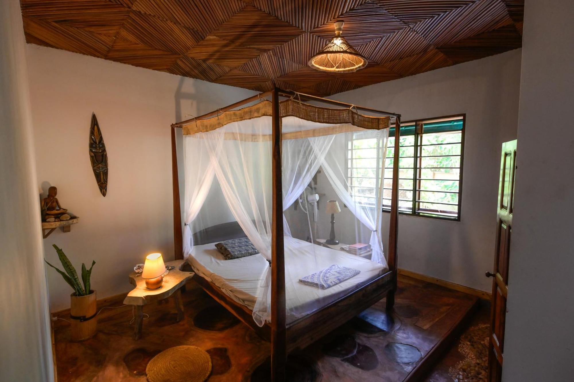 Shambala Madagascar: Beachfront Lodge And Adventures Ambolobozo Exterior photo