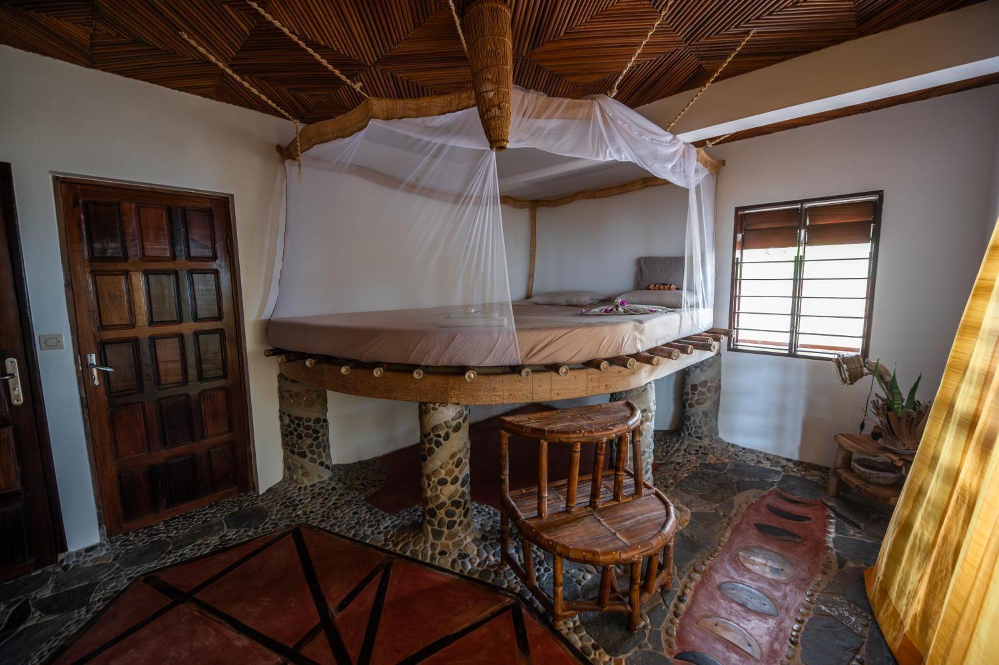 Shambala Madagascar: Beachfront Lodge And Adventures Ambolobozo Exterior photo