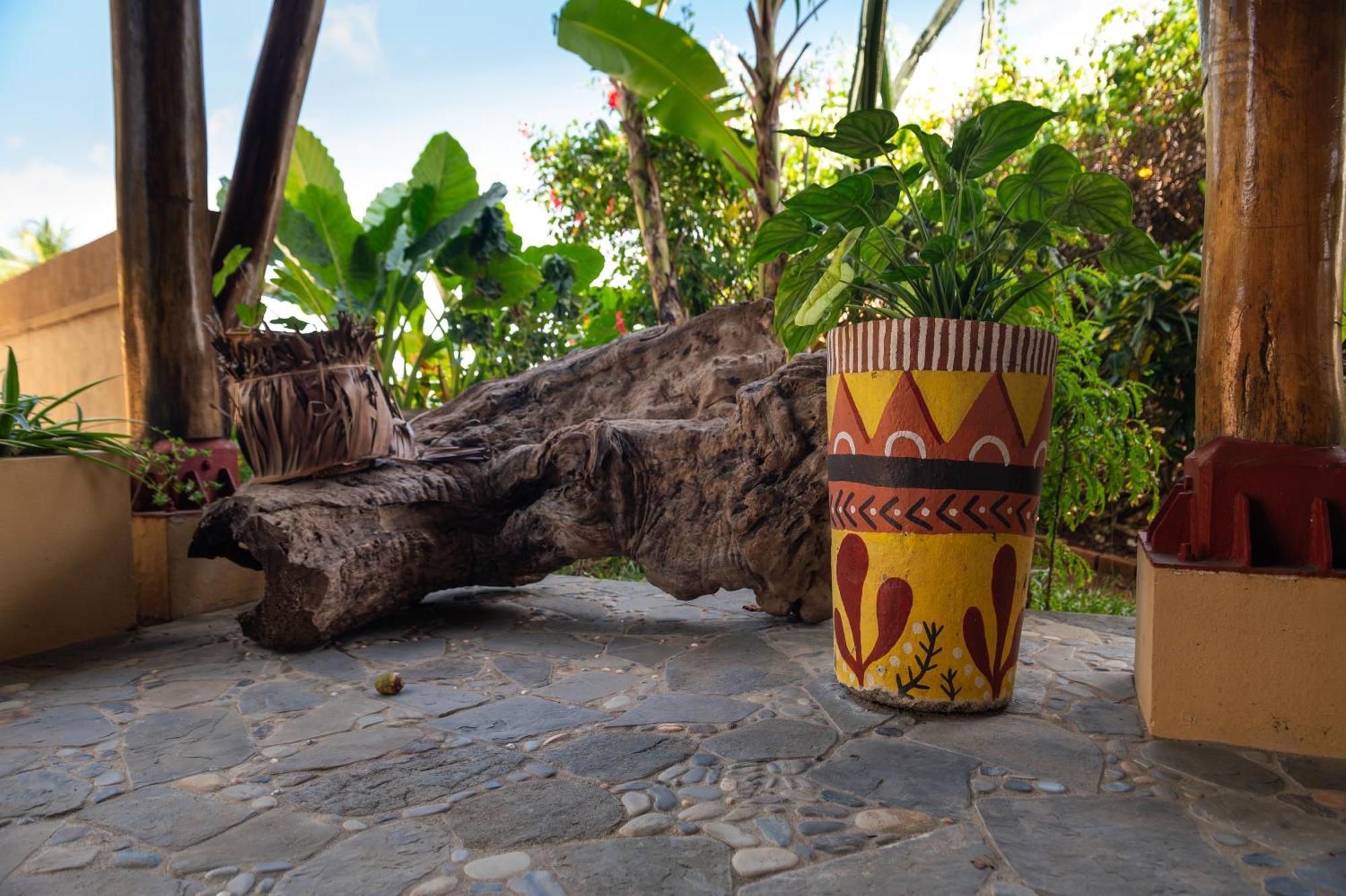 Shambala Madagascar: Beachfront Lodge And Adventures Ambolobozo Exterior photo